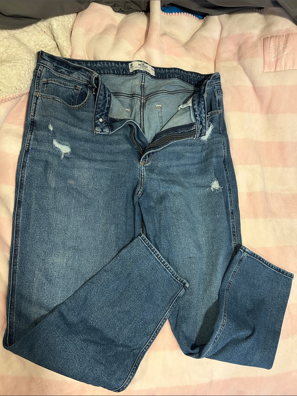 Hollister Curvy Ultra High-Rise Women’s Mom Jeans